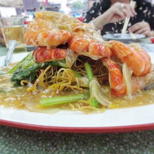 Sang Har Mee -- fresh sweet sucullent giant prawn over crispy yee mee noodles bathed with the prawn broth
Rating it 1/5
#burpple #malaysia #malaysiafood #sookeemeestall #kualalumpur