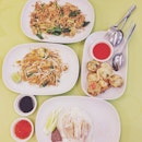 Local delights // Fried Mama Noodle X Glass Noodle X Crab Cake X Chicken Rice 🍴