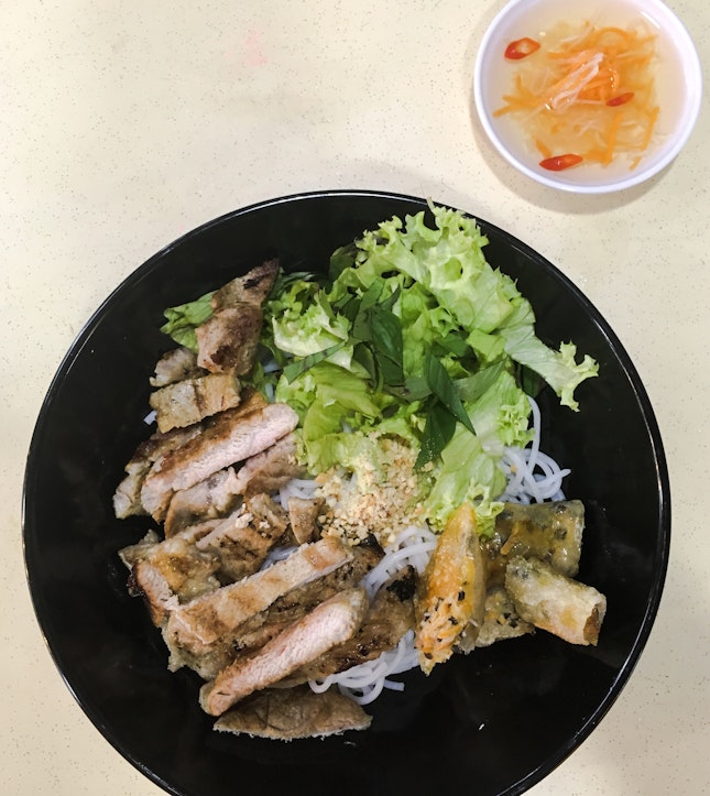 Bun Thit Nuong Cha Gio (Grilled Pork with Fried Spring Roll Noodle)