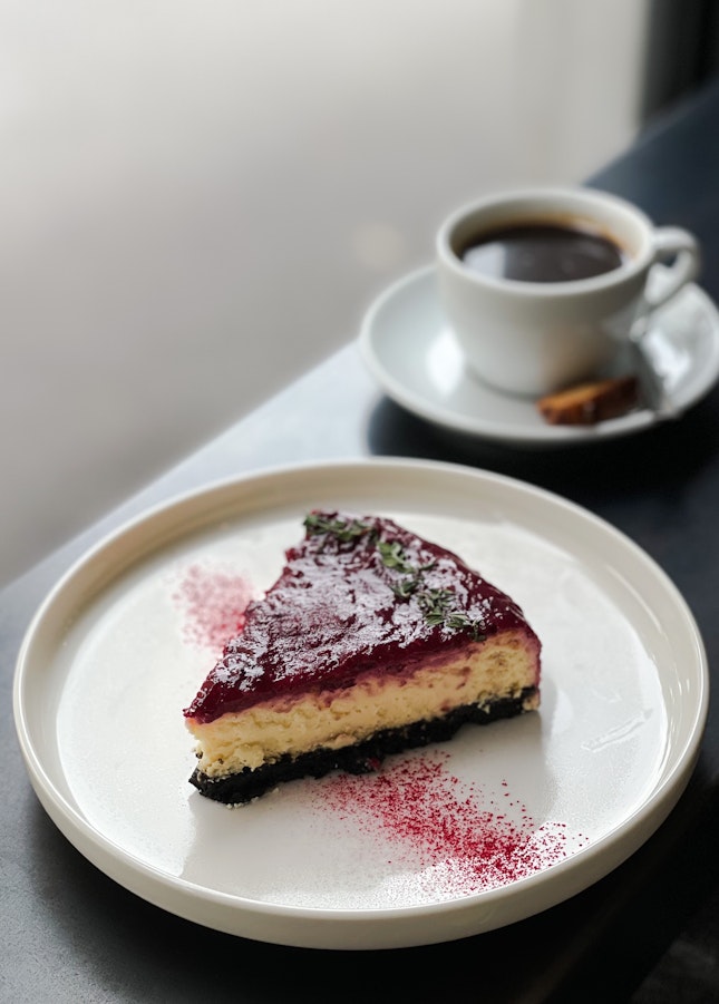Baked Cheesecake with Raspberry Coulis