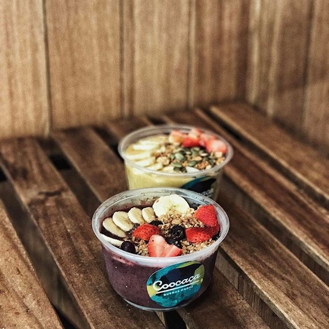 •
[Newly Opened!] @coocacasg 
Another spot for all acai lovers😍
•
Pura Vida [$12.90]
// Superfood bowls consist of acai, strawberries, blueberries, banana & coconut water topped with granola, banana, strawberries, blueberries & chia seeds..
