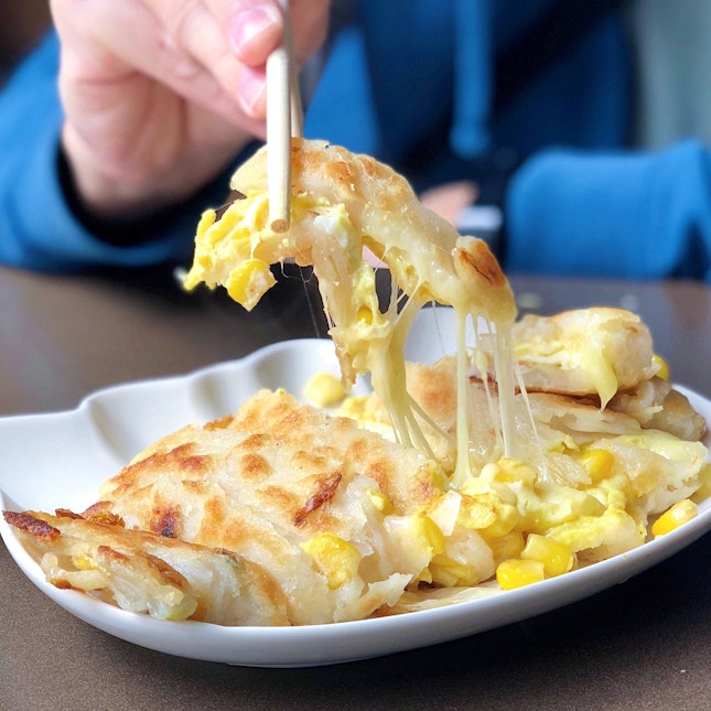 玉米蛋餅+起司 Corn & Cheese Egg Pancake [NT35 + NT10 • S$2.05]