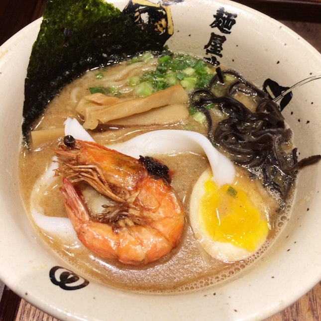 Spicy seafood ramen 