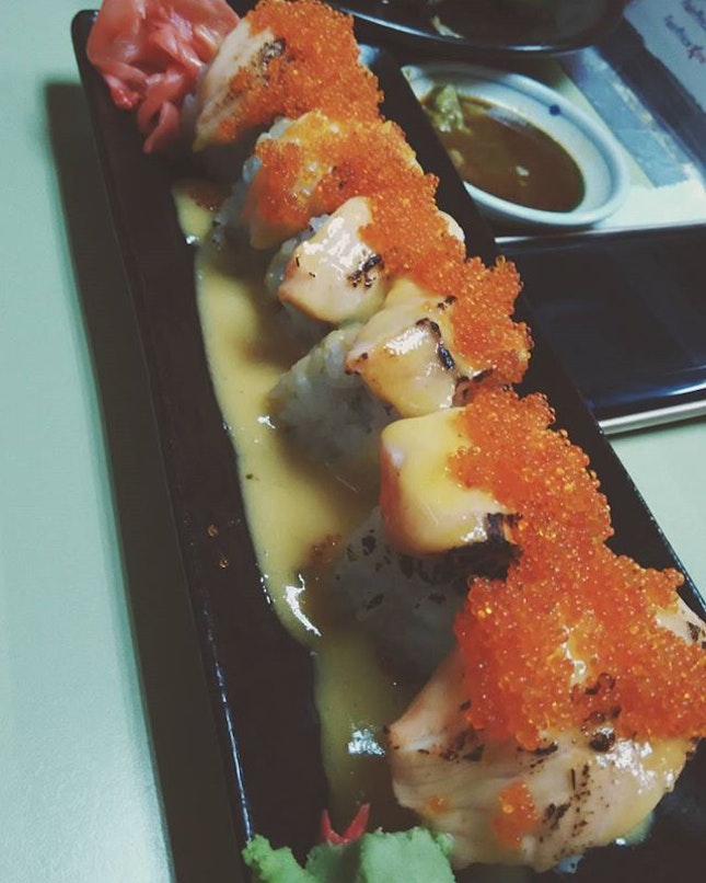 #salmon and #unagi #sushiroll #eatjaptoday #lunch #makan #foodposting #burpple