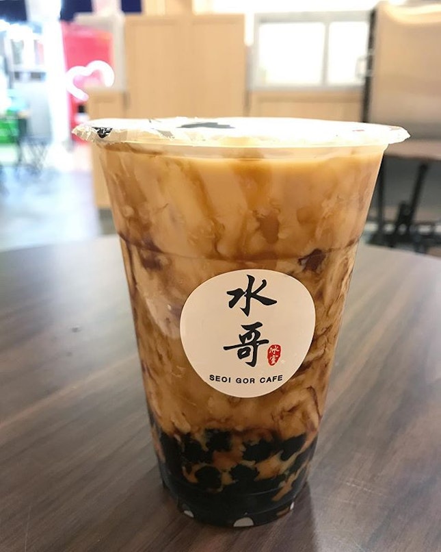 While the world went crazy over Tiger Sugar, I decided to try the brown sugar pearls milk tea from Seoi Gor Cafe at Orchard MRT and it was quite delicious.