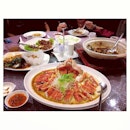 Dinner w @glitterzella's family 😋 #alaskancrab #seafood #dinner #crab