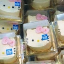 Hello Kitty Mini Cakes