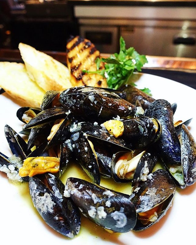 More than mouth-watering steaks @mortonssteak - check out this steamy Moules Marinières ($47) of silky mussels cooked in a white wine broth.