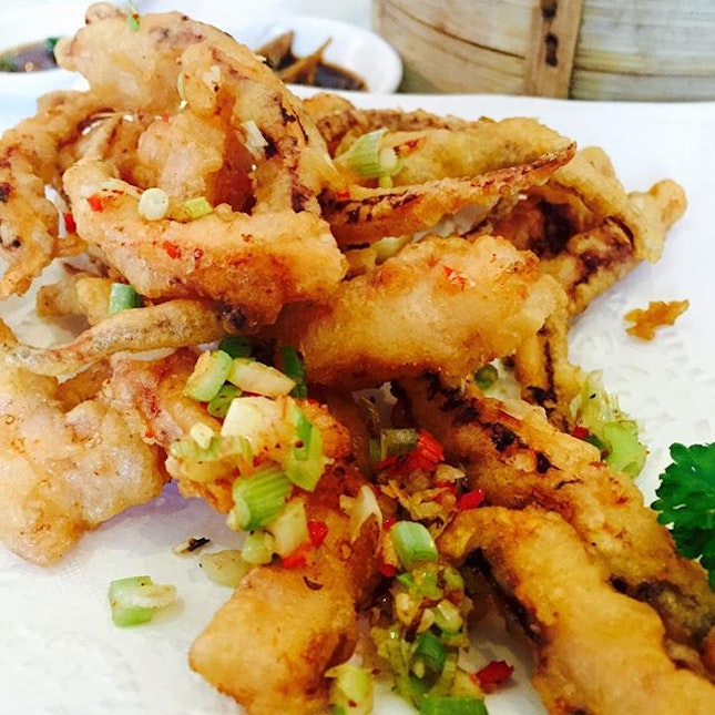 Deep fried squid tentacles with salt - RM14.00 (176cals/100g).