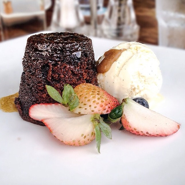 EXTREMELY YUMMY sticky date toffee pudding!