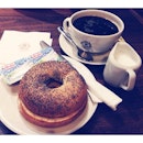 Breakfast before shopping adventure starts!😎#bagel#brunch#coffee#cbtl#rhecoffeebean#breakfast❤️