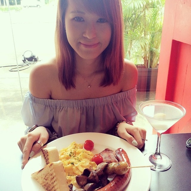 #sunday #brunch #bruce #breakfast #lychee #martini #alcohol #foodporn #foodlovers #instafood #igsg #happy #girl
