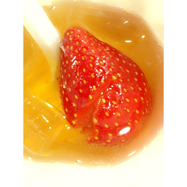 Had #yummihouse #strawberry #honey #drink just nao.