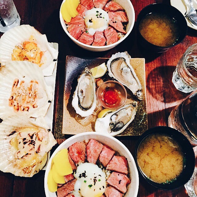 Truffle yakiniku don 😋🐮 and fresh oysters at only $2 each 😬 #stuffgoingintomymouth #getinmybelly #happytummy #notsharing #beefbowls #burpple #vsco #vscocam