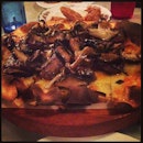 Portobello mushroom with wagyu beef pizza #costasettlement #dinner #chill #tuesday #pizza