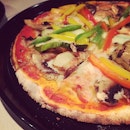 Veggie pizza ~~ #modesto#pizza#throwback#dinner#instagood#foodporn#foodplace#foodesteem#foodphotography#foodstagram#delish#iweeklyfood#nomnom#instafood#instagramsg