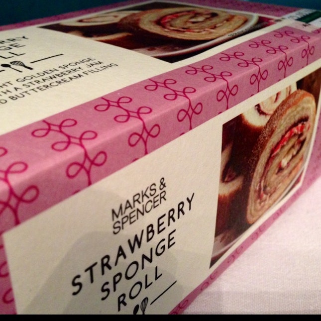 Strawberry Sponge Roll