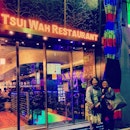 This Tsui Wah branch decor looks like some nightclub.