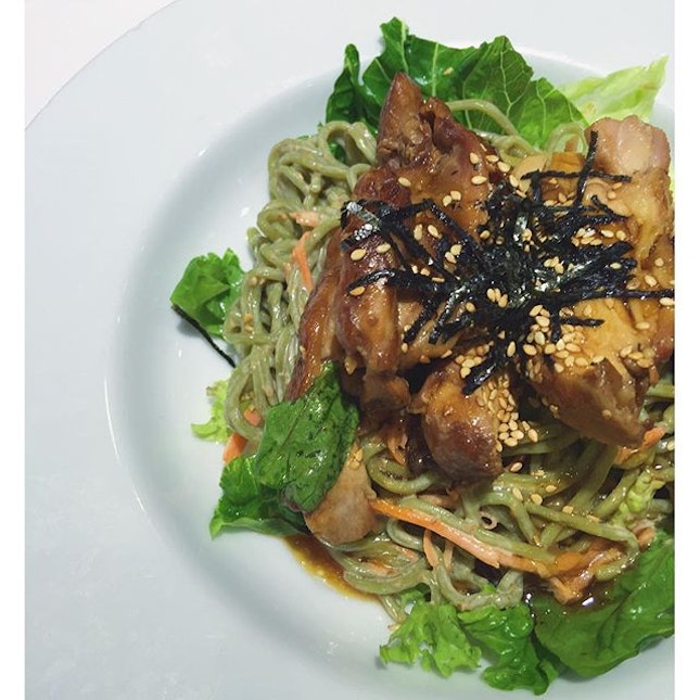[Bull Run - Soba with teriyaki chicken and salad]

4 more days to non-stop eatin..Eh, I mean Xmas!