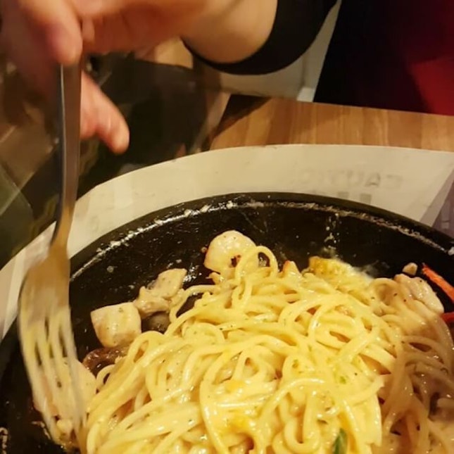 Yesterday @elgenahearts n i had a hearty yummy preview to the new Salted Egg Carbonara $12.9,  that @pepperlunch is about to launch from next thurs 28 july till 28 sept only!
