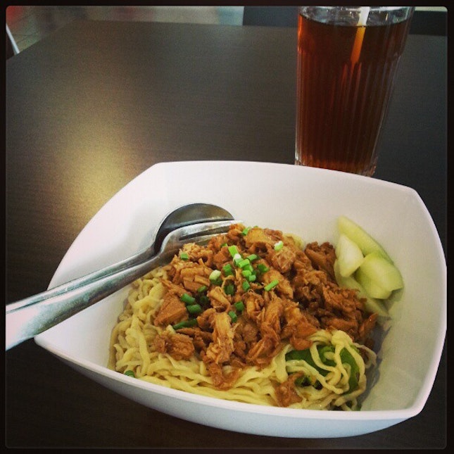 #noodlestagram #nomnomnom #noodle #chicken #yum #yummy #delicious #lunch #foodstagram #foodpic #foodporn