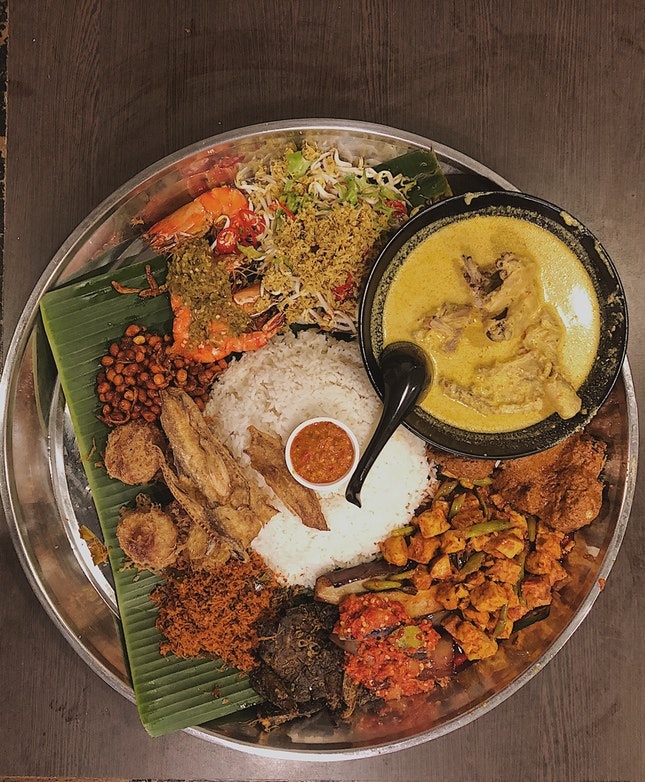 For Good-for-Groups Platters of Nasi Ambeng