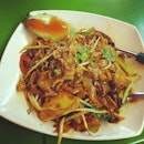 fried kway teow with kerang