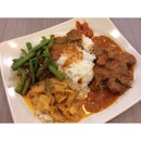 Beef Rendang Set consisting of beef rendang, curry veggie and long beans!