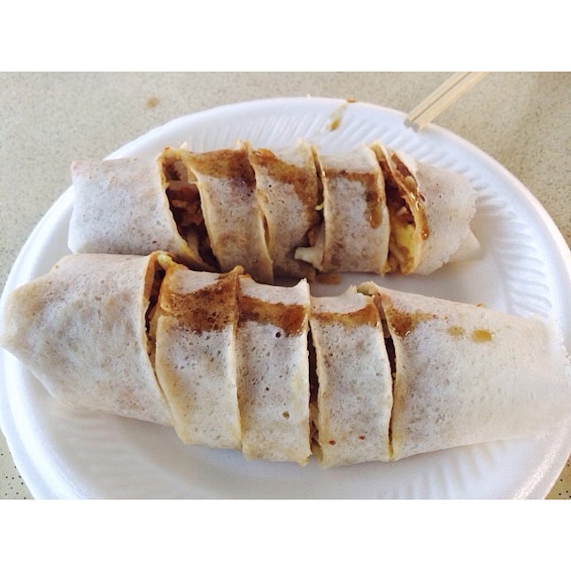 The fillings of the Popiah from Bee Heng is so crunchy I can have more of these!