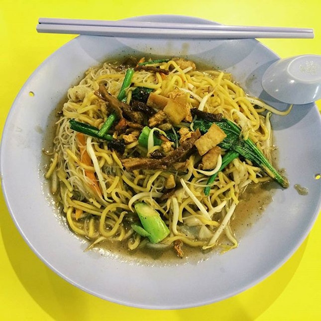 This plate of Fried Hokkien Mee from Tang Leng Chay is just great for dinner!