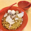 Fishball Minced Meat Noodles from Yu Guang Cooked Food Teochew Fishball Minced Meat Noodles

The mee pok was springy and came with hints of pork lard being added to produce a fragrant taste!