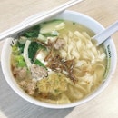Original Ban Mian Soup from Xin Ban Mian (Trekking up the Bukit Panjang Part 6)This ban mian comes in plenty of ingredients, such as wanton, minced meat, vegetables, ikan bills and egg, which were rather nice to have on their own and the soup was flavourful to have, devoid of the saltiness.