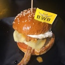 BWB Classic Heavyweight

The classic beef burger was done medium and proved to be rather filling, with a slice of cheese, egg, bacon, chilli con carne, tomatoes and mustard within!