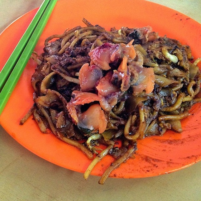 My favorite char kway teow at Jalan Bukit Merah was closed today, so I had to settle for this.