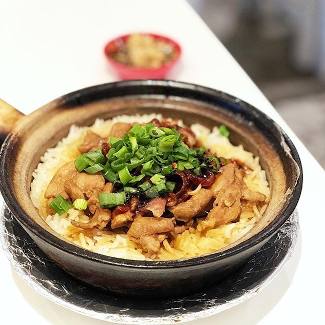 After a long shopping day in Robinsons, I went to Malaysia Boleh for delicious Claypot chicken rice!