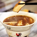 The weather has been gloomy and so damp recently, causing me to constantly crave for soupy food!