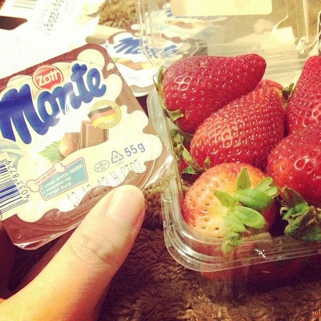 Strawberry with Monte milk chocolate dips on Friday night with the boy.