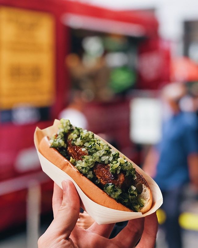 @beyondmeat food truck is back outside @grandhyattsing until tomorrow, serving very delicious plant-based sausage hot dogs at an introductory price of $8 nett.