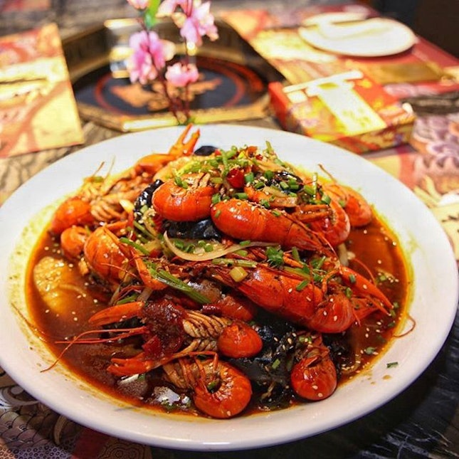 Spicy crawfish (current promo: $45 for 1kg) 🦐
⭐️ 4/5 ⭐️
🍴Live crawfishes are cooked in a traditional Sichuan Mala style, making them very fresh & yummy.