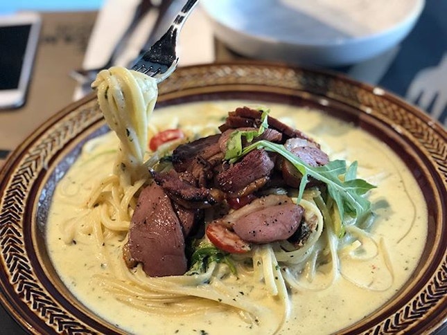Smoked duck linguine ($28) ⭐️ 4.5/5 ⭐️
Ondeh ondeh cake ($8.50) ⭐️ 4/5 ⭐️
🍴 Pricey but delicious food at this #halalrestaurant.