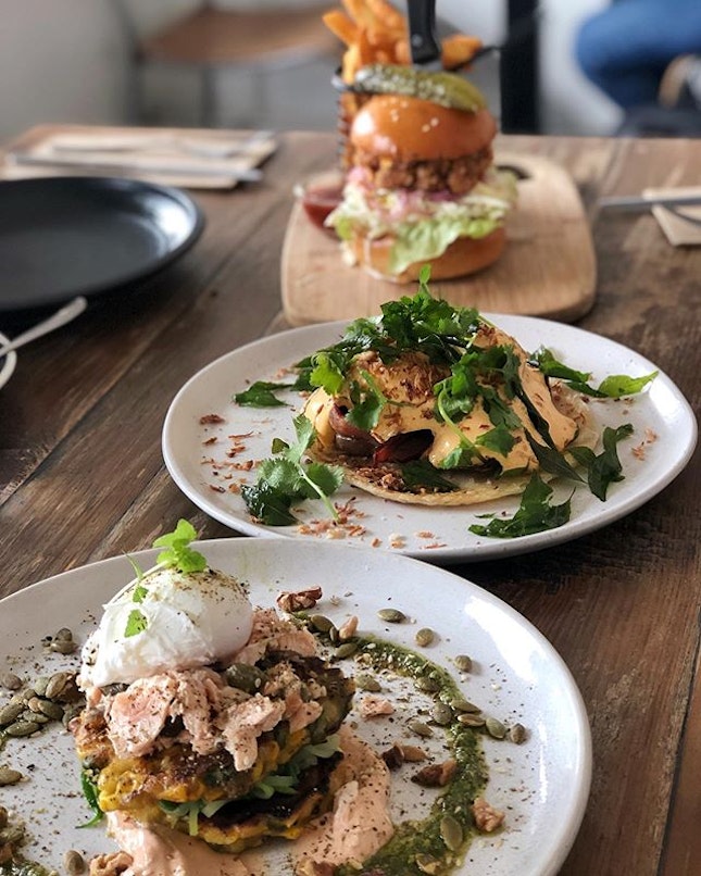 Son-in-law eggs ($18.50) Chicken karaage burger ($20) Corn & salmon fritters ($19.50) Overall ⭐️ 4.5/5 ⭐️ 🍴Cosy cafe that goes beyond classic brunch dishes in serving delicious and unique food that have a fusion twist.
