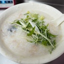 My usual porridge order of 皮蛋瘦肉 + 姜葱