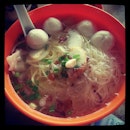 Fishballs noodle.
