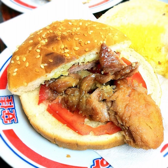 Famous Macau pork chop burger at Lan Fang Yuan! #hongkong