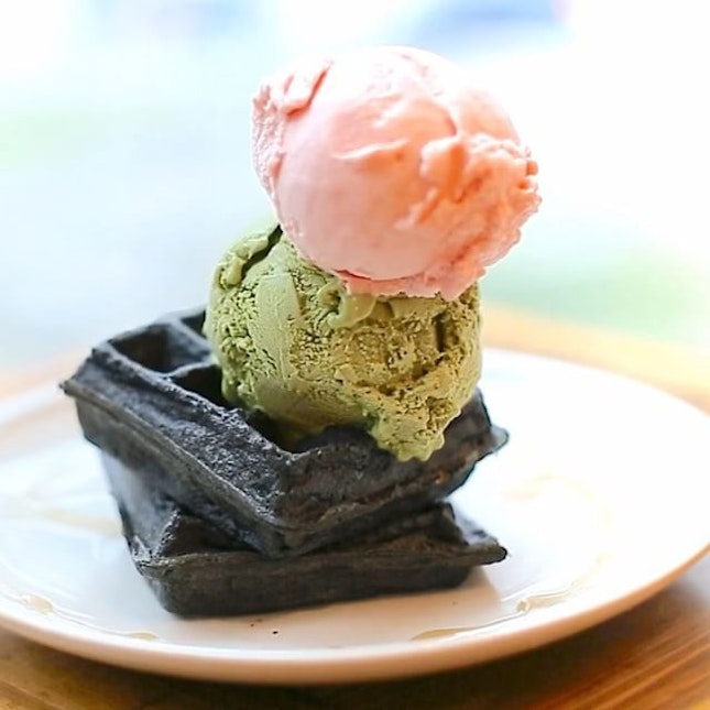 Big scoops of watermelon calamansi and matcha gao (which means thick green tea) gelato.