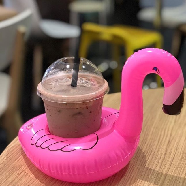 <🇩🇪> Kein Einhörnchen, ein Roser Schwann kam mit dem Nutella-getränk, um mich zu raten
<🇬🇧> No Unicorn, Pink Swan come with the Nutella drink to save the day
•
🥤: Ice Nutella - S$6
📍: @butterstudio Singapore