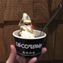 The original Cocowhip flavour which is of a coconut water base added with toppings of nuts and wolfberries.