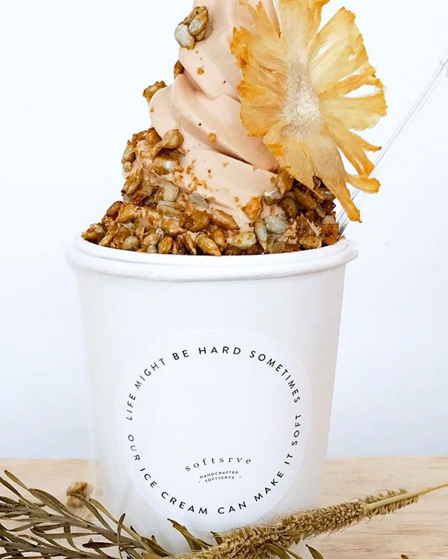 Brighten up your day with this Sunflower parfait which comes with an earl grey lavender softserve base with caramelized sunflower seeds, topped with a dried pineapple flower.