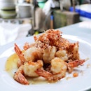 Another stunner of a dish at Nhong Rim Klong is their fried shrimp with garlic (THB 200).