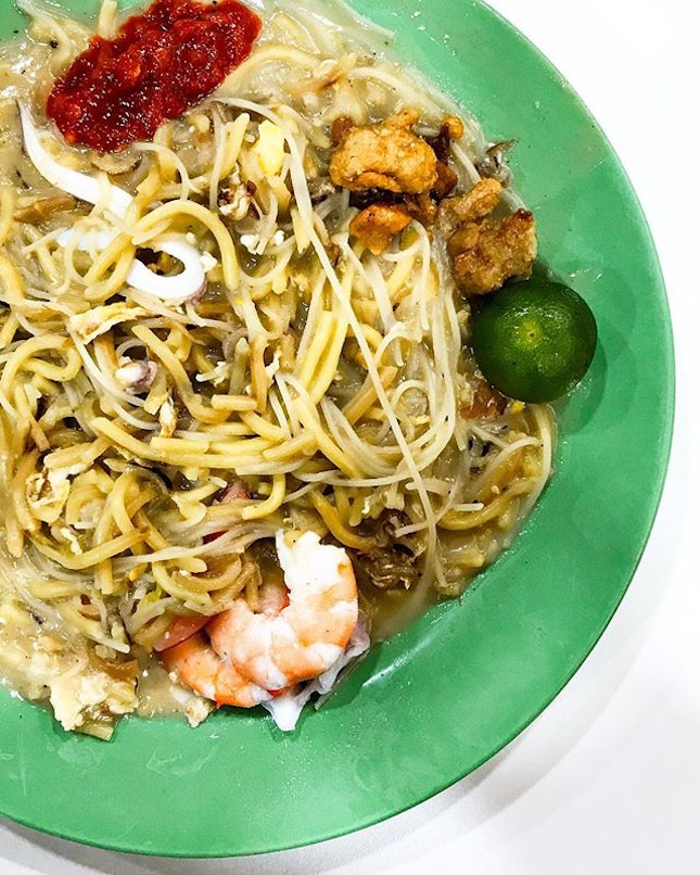 With two stalls selling fried hokkien prawn noodles at the recently renovated Chomp Chomp Food Centre, it might be tough to decide which to go for since both of them have a long queue.